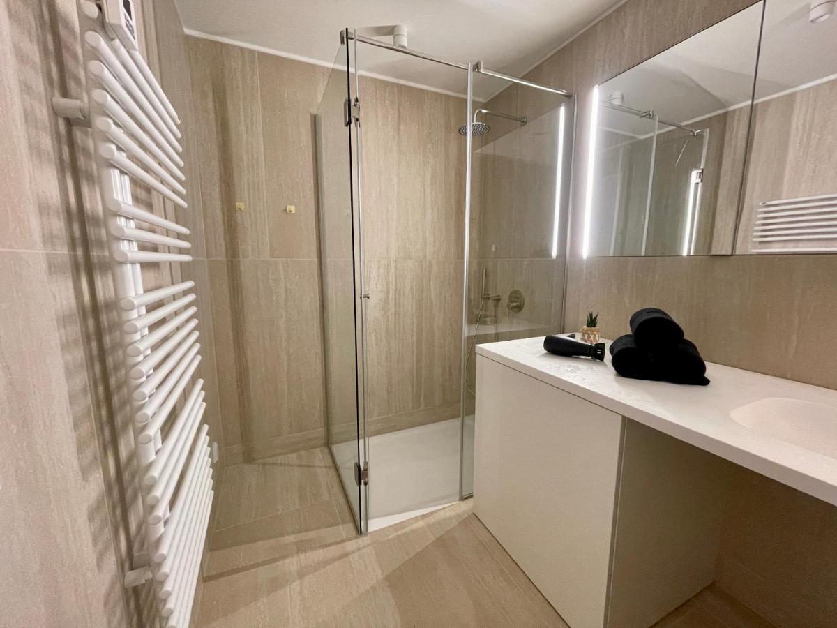 Riverfront With Balcony & Ac Apartament Viena